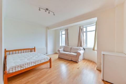 Studio to rent, Euston Road, Fitzrovia, London, NW1