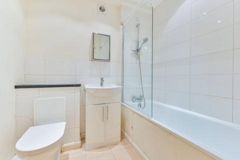 Studio to rent, Euston Road, Fitzrovia, London, NW1