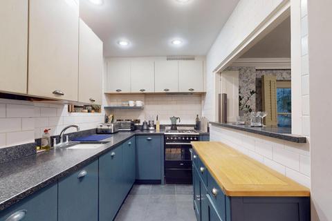 1 bedroom property to rent, Clarendon Road, London W11