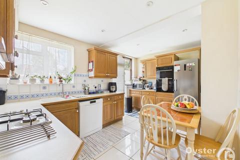 4 bedroom semi-detached house for sale, Chestnut Drive, Pinner, HA5