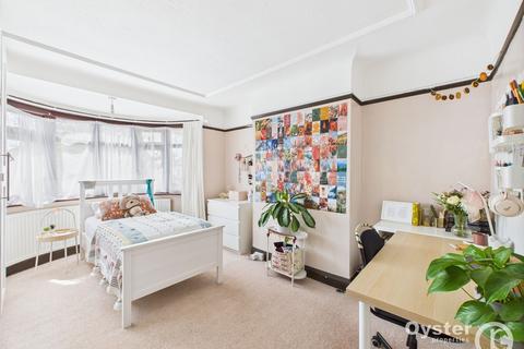 4 bedroom semi-detached house for sale, Chestnut Drive, Pinner, HA5