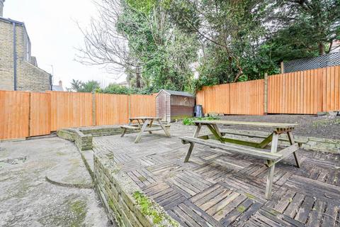 2 bedroom flat for sale, Essex Road, Acton, London, W3
