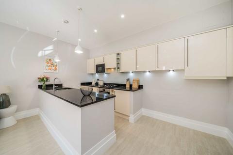 2 bedroom flat to rent, Westbourne Grove, London W2