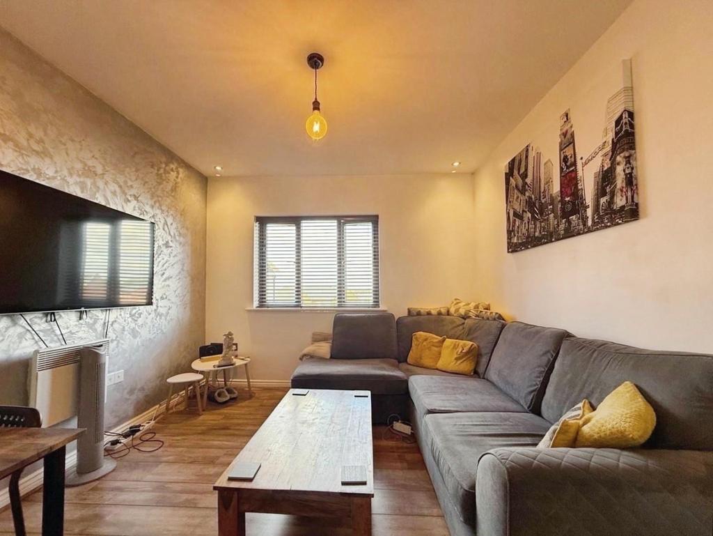 5dfc203d--4 CB0-A2 FE-F03 CE8 D97 ACA-13982-000004618 F5