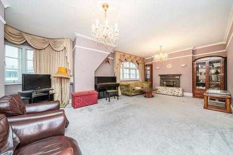 4 bedroom flat to rent, Hammersmith Road, London W14