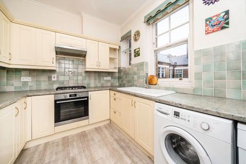 4 bedroom flat to rent, Hammersmith Road, London W14