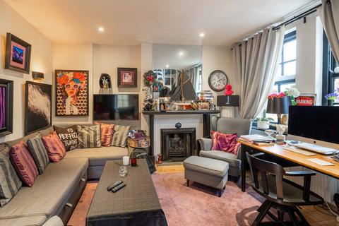 1 bedroom flat to rent, Kensington Court Mews, London, W8