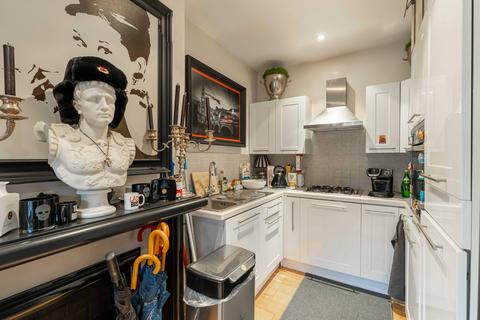 1 bedroom flat to rent, Kensington Court Mews, London, W8
