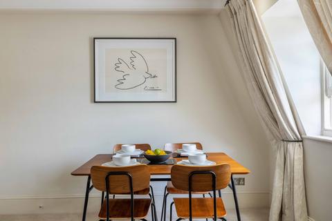 undefined, Elizabeth Street, London, SW1W