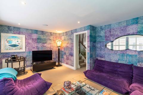 undefined, St Catherine Mews, Kensington and Chelsea, London, SW3