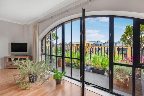 2 bedroom flat for sale, Taffrail House, Burrells Wharf Square, London