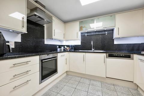 2 bedroom flat for sale, Taffrail House, Burrells Wharf Square, London