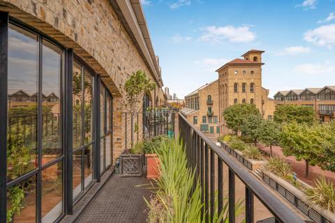 2 bedroom flat for sale, Taffrail House, Burrells Wharf Square, London