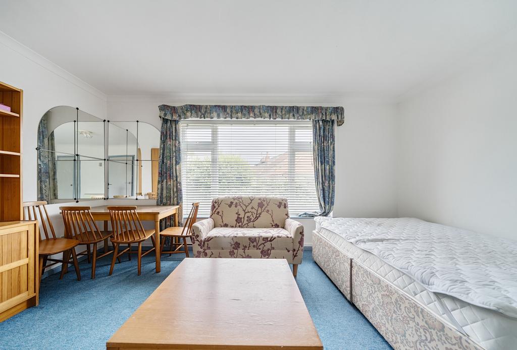 1329303-4-688104a...