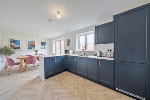 4 bedroom detached house for sale, Avellana Way, Tewkesbury GL20