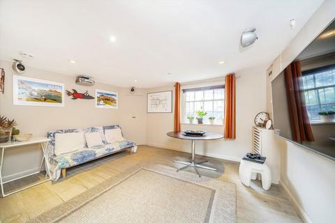 36 Turret Grove, London, SW4 0ET