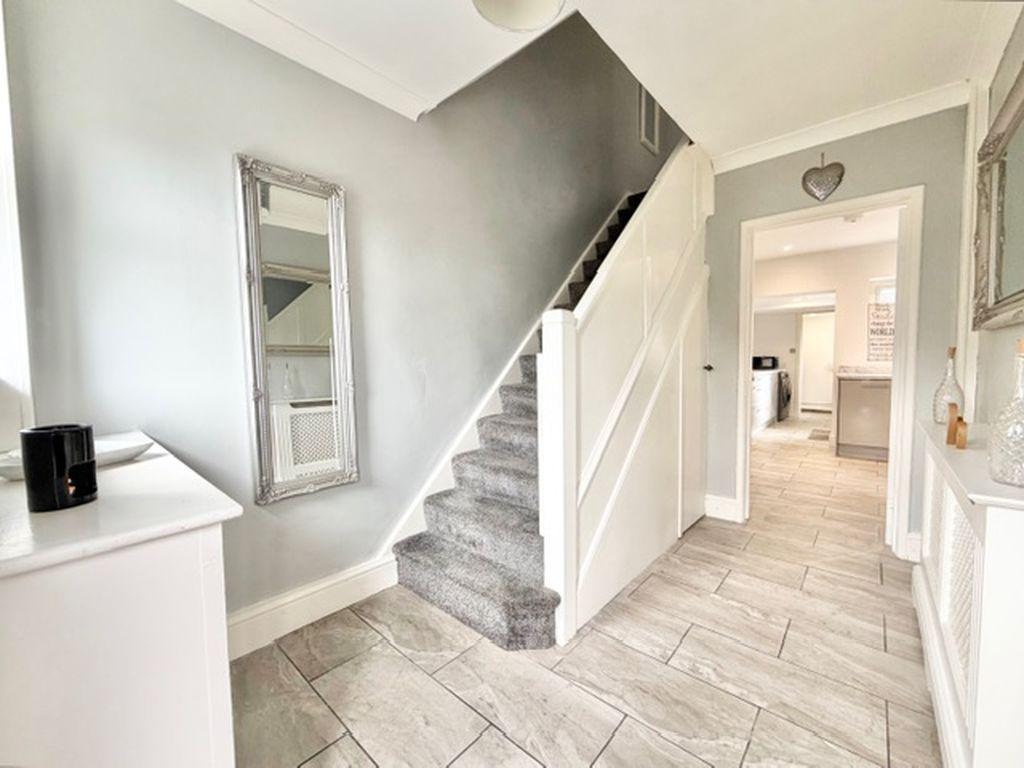 Entrance hall view 2