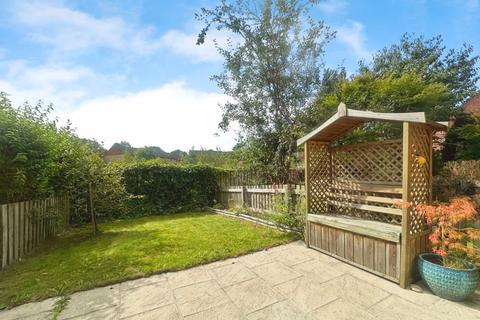 3 Benedict Close, Salford, M7 2GB