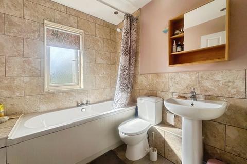 3 Benedict Close, Salford, M7 2GB