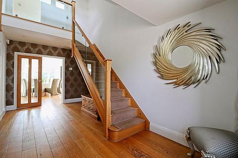 4 bedroom detached house for sale, Benfleet Road, South Benfleet