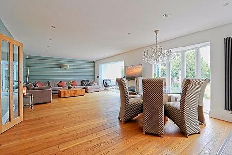 4 bedroom detached house for sale, Benfleet Road, South Benfleet