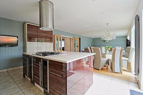 4 bedroom detached house for sale, Benfleet Road, South Benfleet