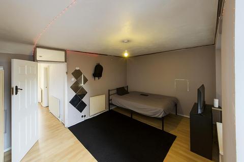 3 bedroom maisonette for sale, Victoria Road, London N15