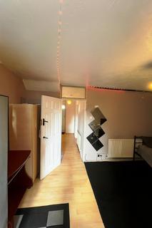 3 bedroom maisonette for sale, Victoria Road, London N15