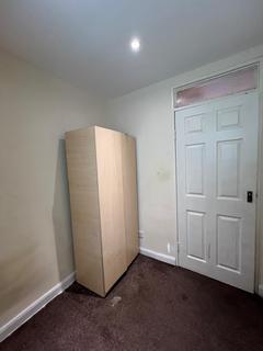 3 bedroom maisonette for sale, Victoria Road, London N15