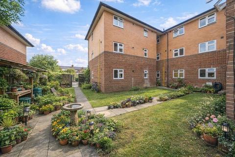 Leon Close, Oxford