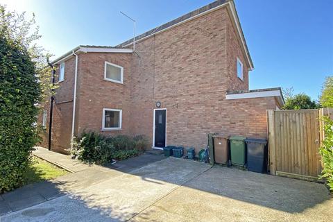 undefined, 6 BEDROOM H.M.O (or Family Home) on Darrell Close, Chelmsford