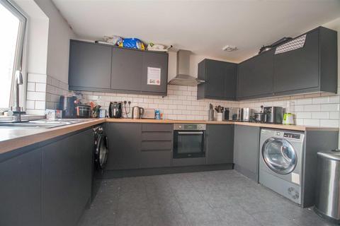 undefined, 6 BEDROOM H.M.O (or Family Home) on Darrell Close, Chelmsford