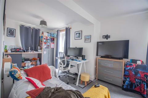 undefined, 6 BEDROOM H.M.O (or Family Home) on Darrell Close, Chelmsford