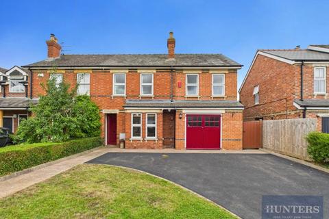 undefined, North Road East, Cheltenham