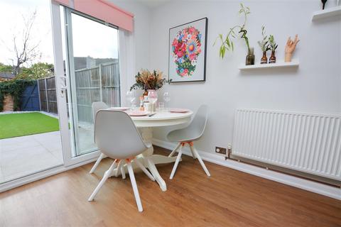 18 Sutherland Drive, London, SW19 2UJ