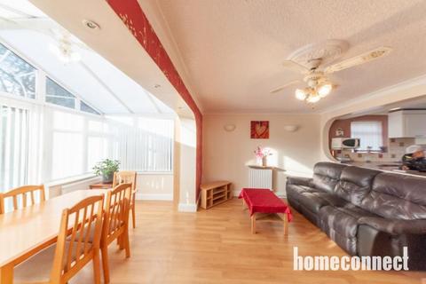 undefined, Roodegate, Basildon, SS14