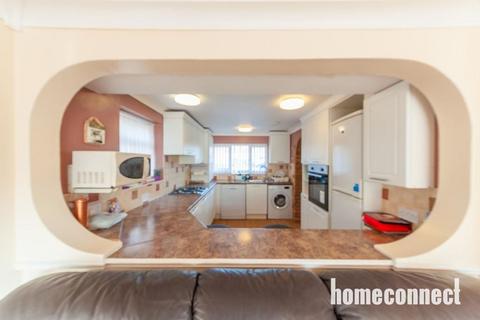 undefined, Roodegate, Basildon, SS14