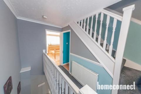 undefined, Roodegate, Basildon, SS14