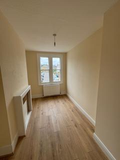 3 bedroom flat to rent, Hichisson Rd, Southwark, SE15