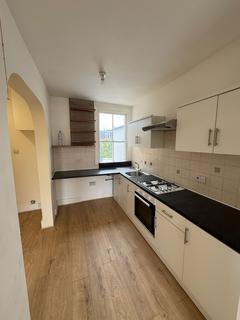 3 bedroom flat to rent, Hichisson Rd, Southwark, SE15