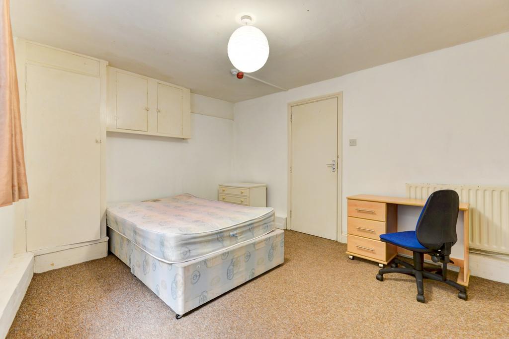 Bright, simply furnished double bedroom with a ...