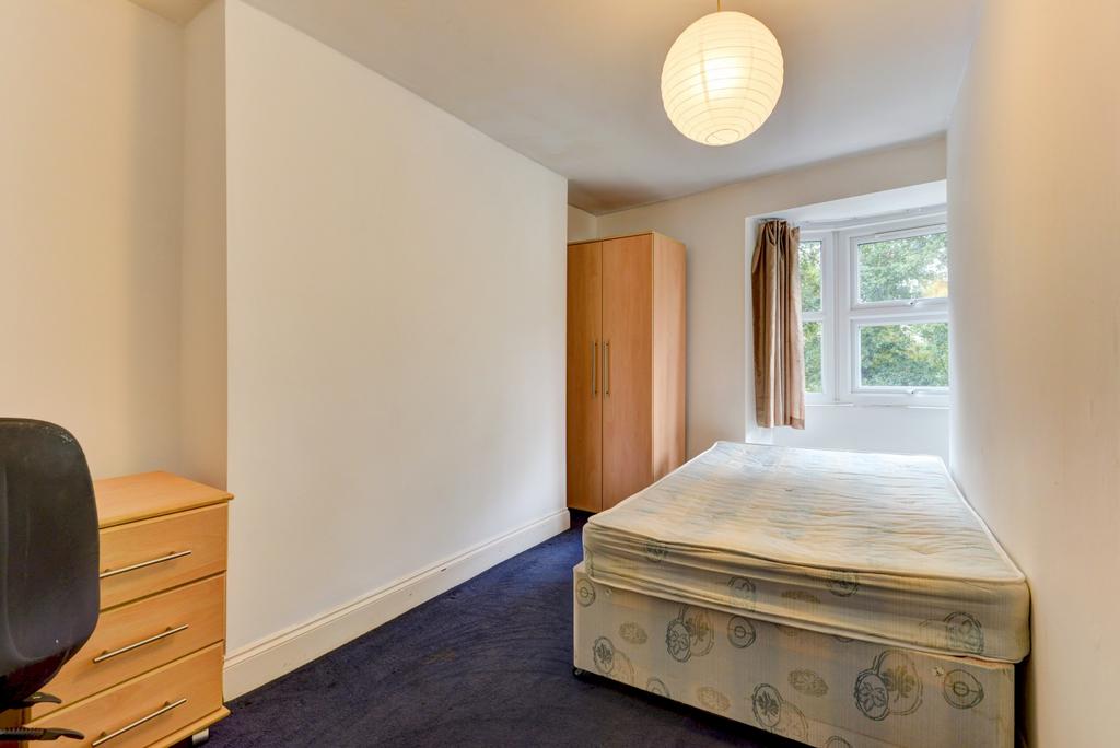 Bright single bedroom with a comfortable bed po...
