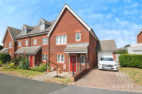 Larkspur Court, Paignton
