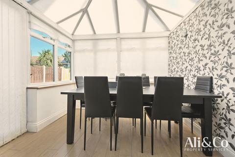 25 Bradshawe Road, Grays, RM16 2EA