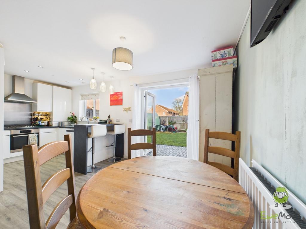 View to garden - Brogden Drive - Ewemove Whitchurc
