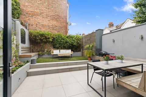 4 bedroom end of terrace house for sale, Priory Park Road, Queen's Park, NW6