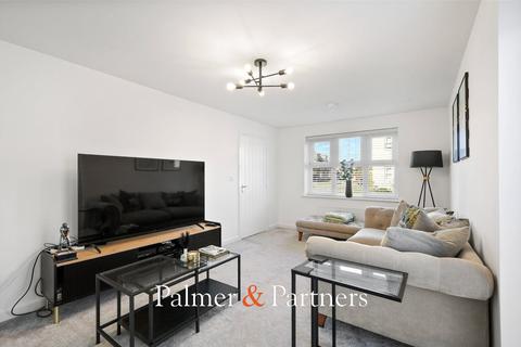 3 bedroom detached house for sale, Shingle Way, Clacton-on-Sea, Essex, CO16