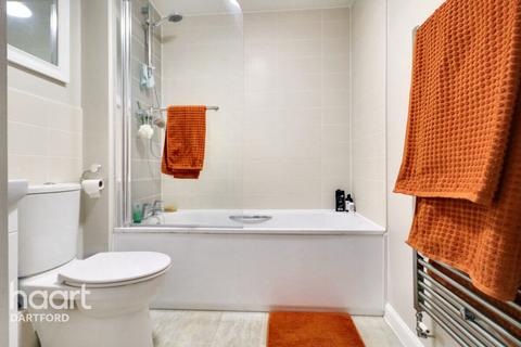 Flat 7 Amphora Court Chartwell Lane, Longfield, DA3 7AZ