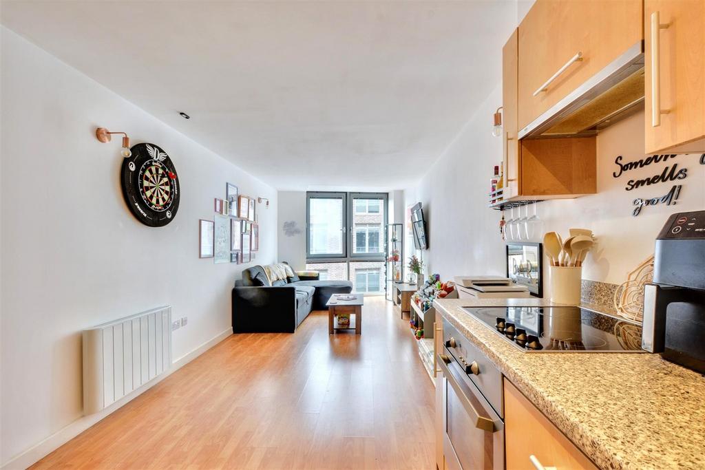 Kitchen 2.jpeg