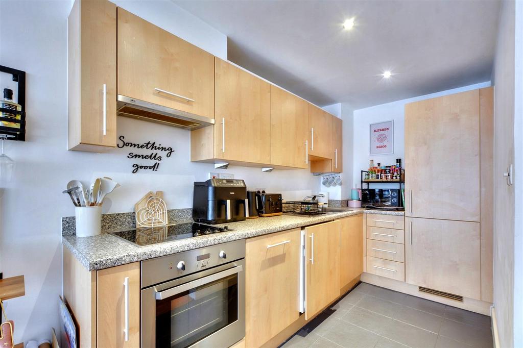 Kitchen 1.jpeg